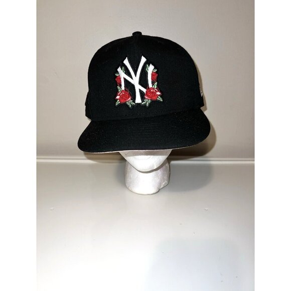 New Era MLB NY Yankees 59Fifty Black Rose Embroidered Fitted Hat Sz 7 3/8 - Picture 1 of 10